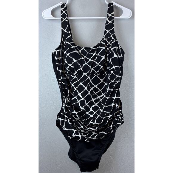 Trimshaper Sz 16 Tall 1 Pc Ruched Black & White Adj Straps Shelf Bra Swimsuit - Picture 1 of 13